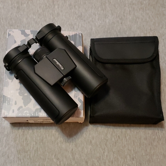 Usogood Other - NIB 10x42 Binoculars w/carrying case